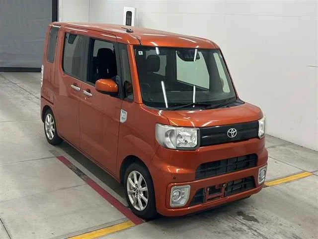 Toyota Pixis Mega LA700A 2018